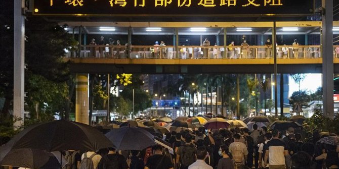 Hong Kong'ta Tüm Metro Ve Tren Seferleri Askıya Alındı