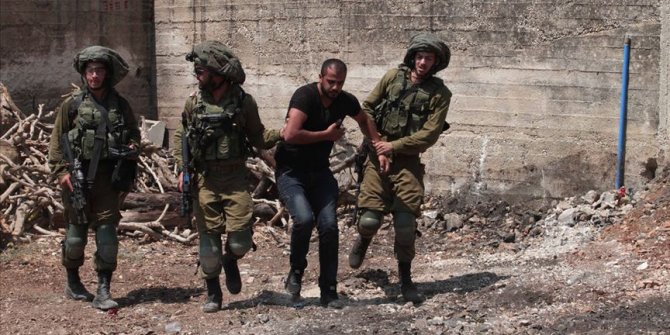 İsrail güçleri 9 Filistinliyi gözaltına aldı