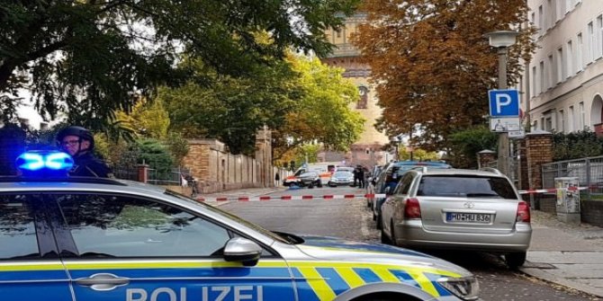 Almanya'da sinagog önünde silahlı saldırı