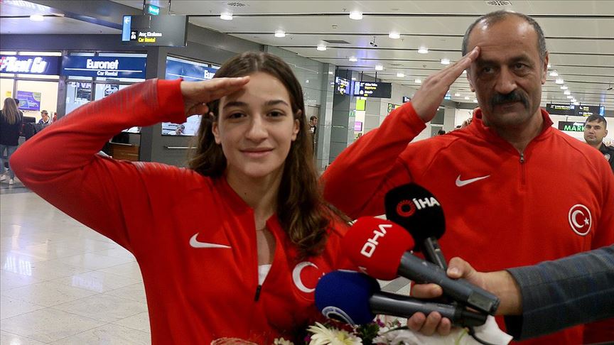 Milli boksör Çakıroğlu'ndan asker selamı