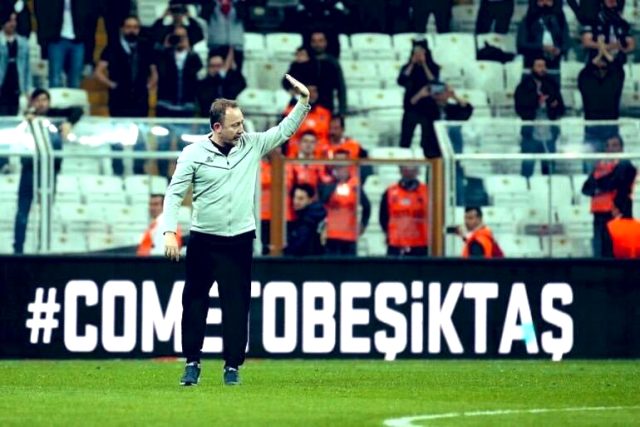 Beşiktaş tribünlerinden Sergen Yalçın'a mesaj