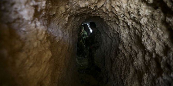 PKK/YPG Kobani'de tünel ve hendek kazıyor