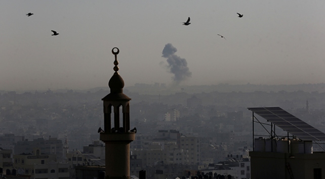 Gazze'ye hava saldırılarında ölü sayısı 12'ye yükseldi
