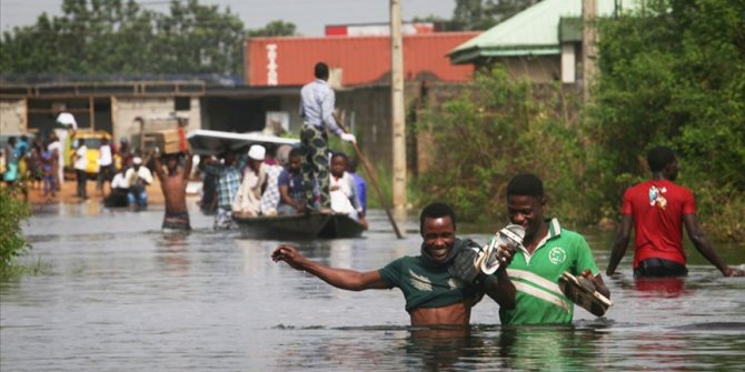 Nijerya'da sel 40 bin kişiyi yerinden etti
