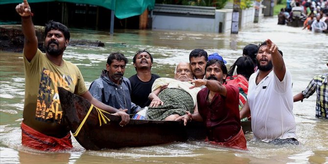 Hindistan'da muson yağmurlarında yaklaşık 2 bin 400 kişi öldü