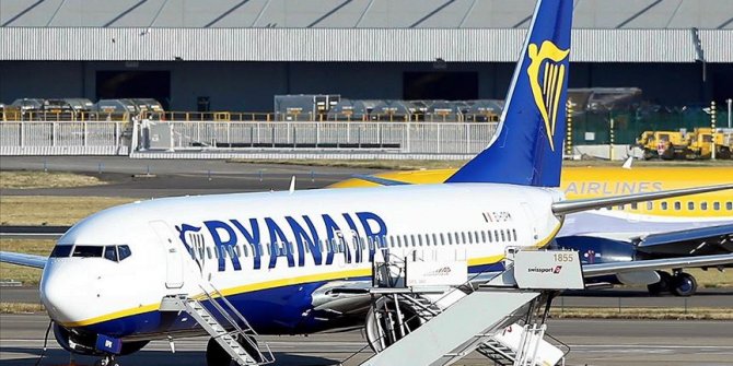 Uçakta el bagajına ek ücret alan Ryanair'e ceza