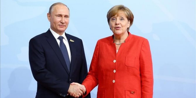 Putin ve Merkel Libya'yı görüştü