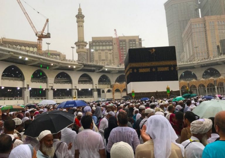 Mekke'de yağmur sevinci