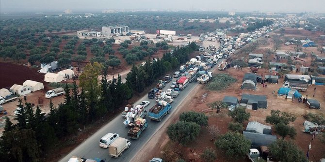 20 bin sivil daha Türkiye sınırı yakınlarına göç etti