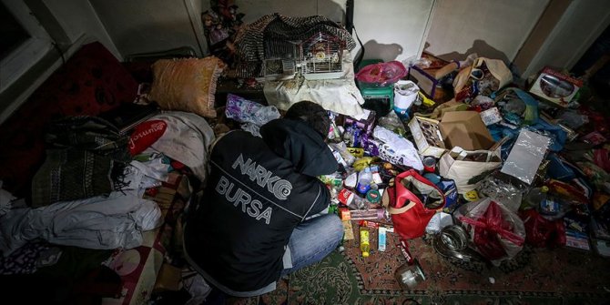 Bursa'da arama yapılan çöp evden uyuşturucu çıktı