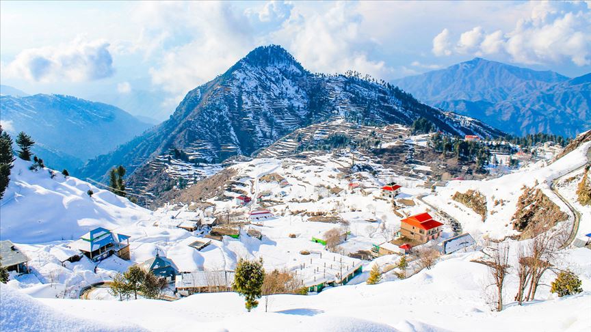 Pakistan'da rekor kar yağışı 14 can aldı