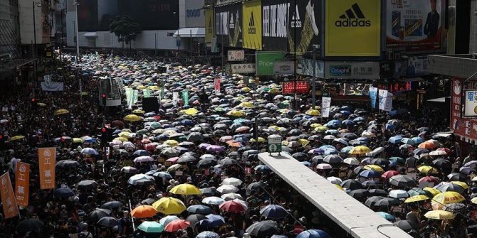 Hong Kong'da protestolar turizmi olumsuz etkiledi