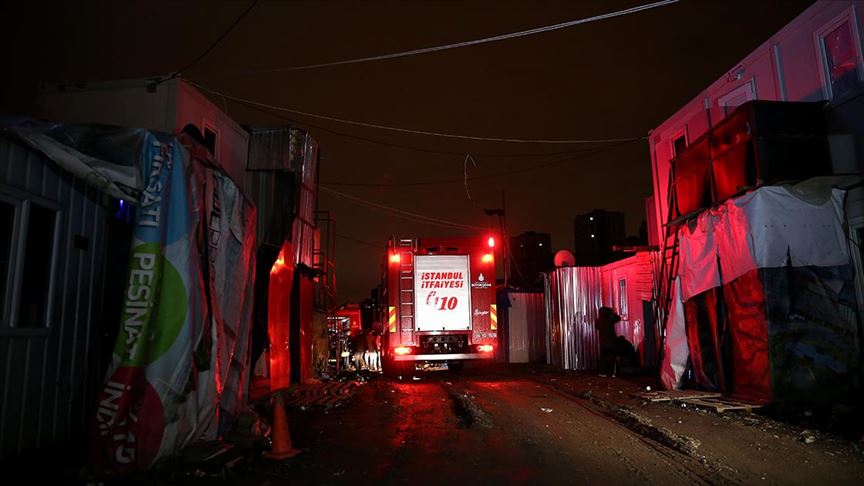 Sultangazi'de işçi konteynerinde çıkan yangında 1 kişi öldü