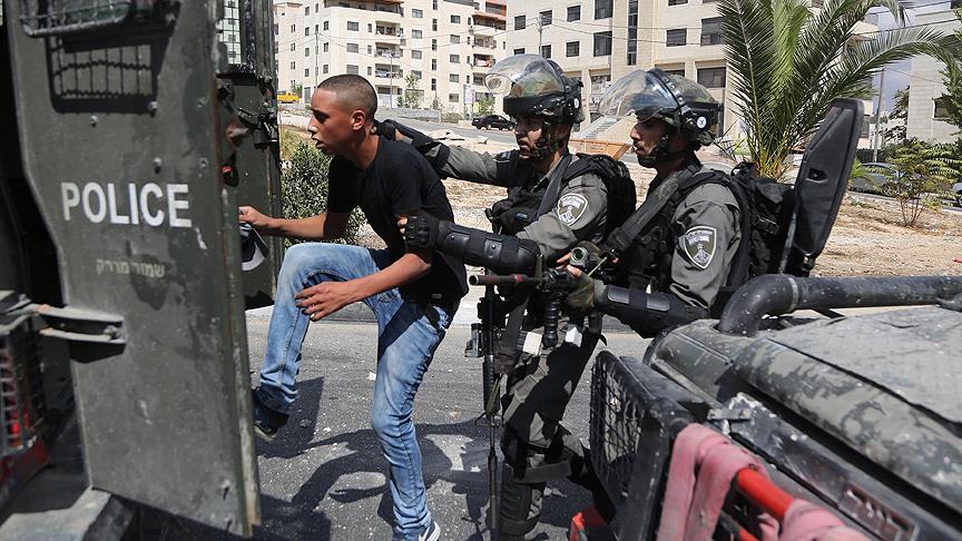 İsrail askerleri 22 Filistinliyi gözaltına aldı