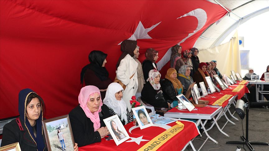 Diyarbakır anneleri HDP'lilere tepki gösterdi