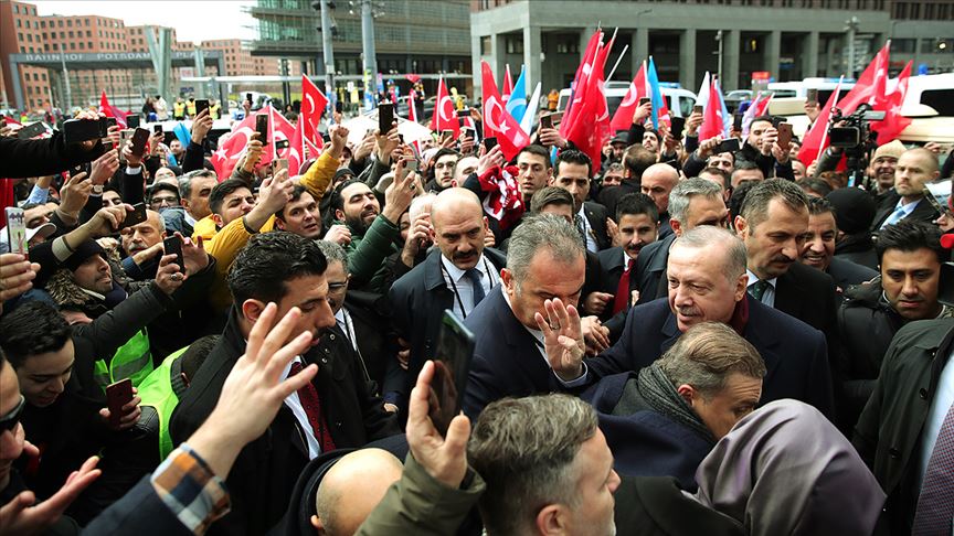 Cumhurbaşkanı Erdoğan Berlin'de sevgi seli