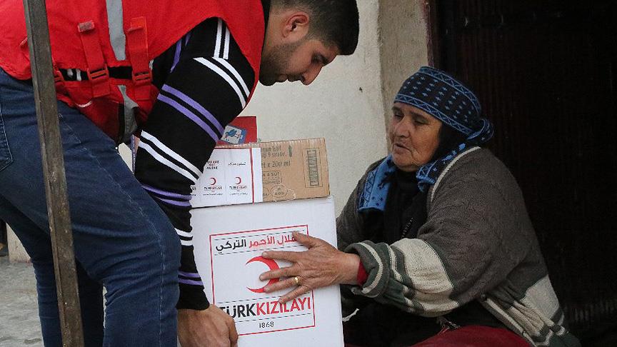 Türk Kızılayının Suriyelilere yardımları sürüyor