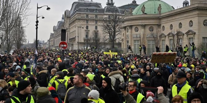 Fransa'da sarı yelekliler gösterilerin 63. haftasında sokaklarda