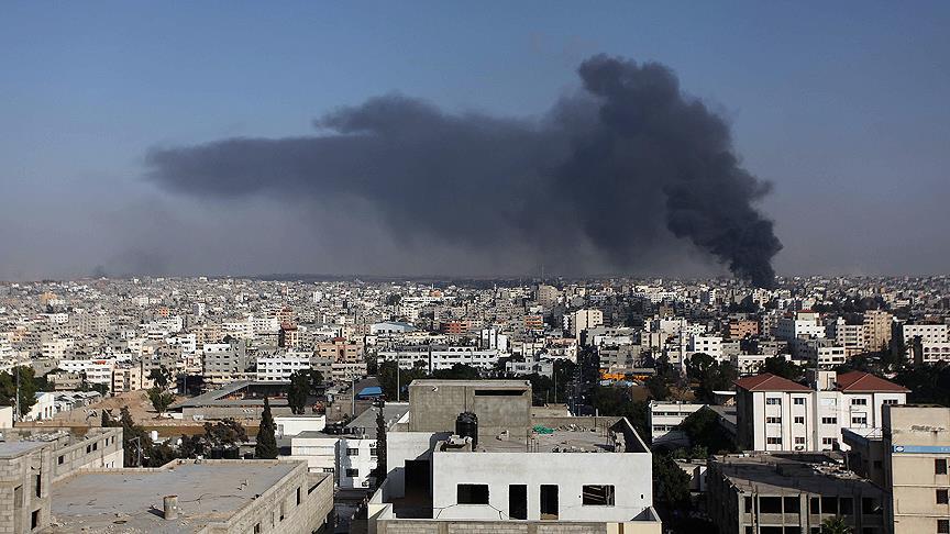 İsrail'den Gazze'ye top ateşi