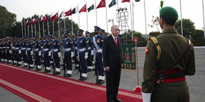 Cumhurbaşkanı Erdoğan Pakistan'da resmi törenle karşılandı
