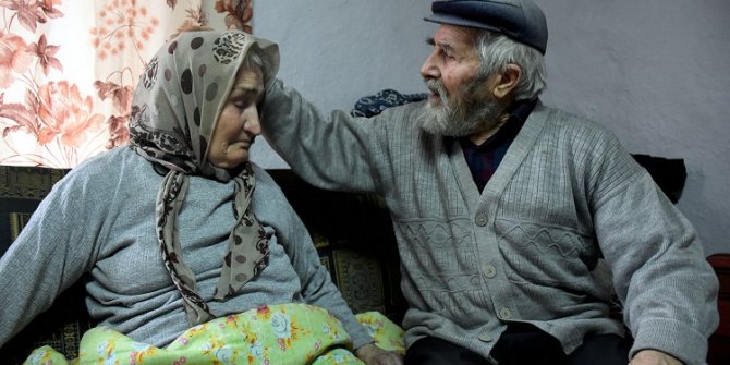 Mustafa dede ile alzaymır hastası eşinin aşkı 'dillere destan' oldu