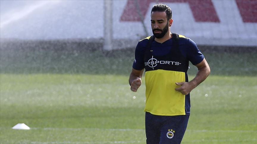 Fenerbahçe'de Adil Rami'nin sözleşmesi karşılıklı olarak feshedildi
