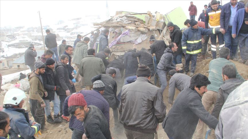 İran merkezli depremde Van'da 8 kişi hayatını kaybetti