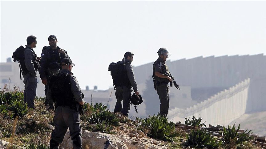 İsrail askerlerinden Filistinli şehidin naaşına insanlık dışı uygulama