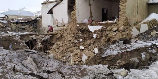 İran depreminde Van'daki can kaybı 10'a yükseldi