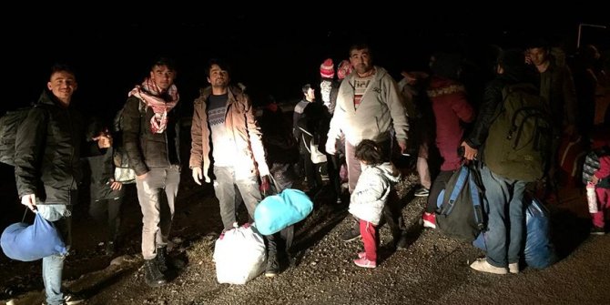 Avrupa'ya gitmek isteyen düzensiz göçmenler Çanakkale'de sahillere gelmeye başladı