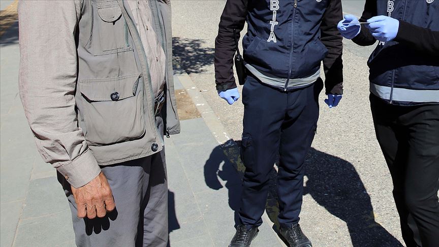 Aydın'da uyarılara rağmen evlerine gitmeyen 8 kişiye para cezası