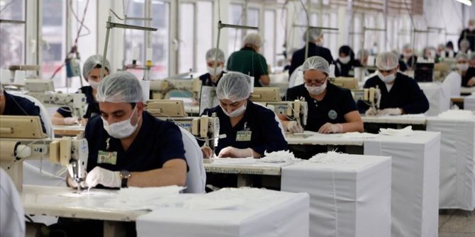 Bakanlığa bağlı fabrikalarda maske üretimi arttı