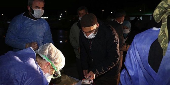 Ankara ve Isparta'da umre dönüşü karantina süreci tamamlanan 29 kişi evlerine gönderildi