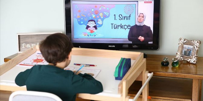 Türkiye koronavirüs salgınında ulusal çapta uzaktan eğitim veren 2 ülkeden biri oldu