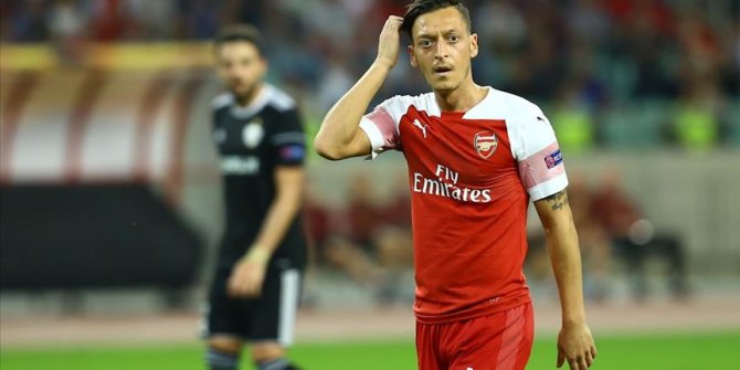Mesut Özil'den 'evde kalanlara' Arsenal maçına davetiye