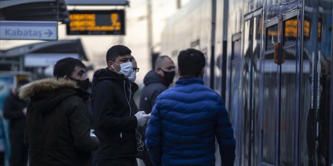 İstanbul'da toplu ulaşım araçlarında maske kontrolü yapıldı