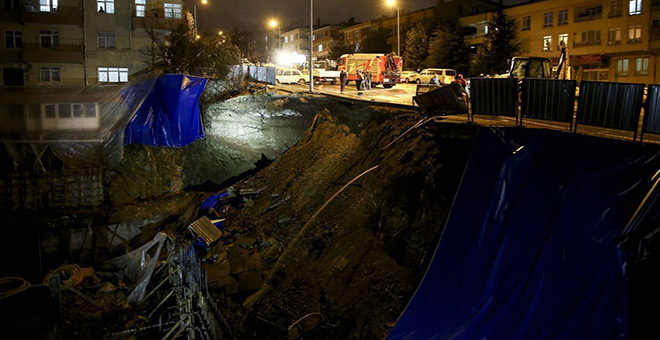 Ankara'da toprak kaydı, su borusu patladı