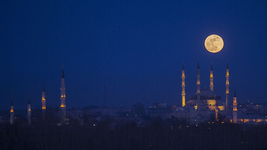 'Süper Kanlı Mavi Ay Tutulması' büyüledi