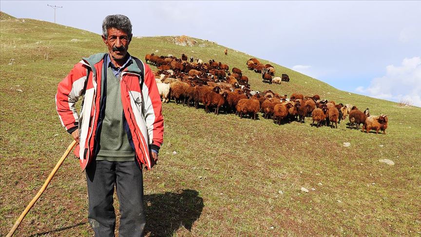 Bakan Soylu, PKK'lı teröristlerin oğlunu kaçırdığı Bedirhan Çur ile görüştü