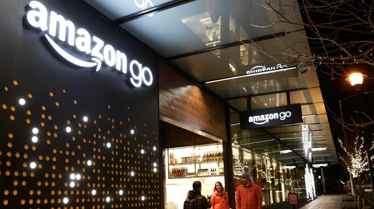 Kasa ve kasiyersiz ilk süpermarket açıldı