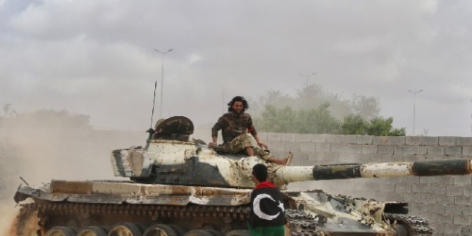 Libya ordusundan saldırı hazırlığındaki Hafter milislerine hava harekatı