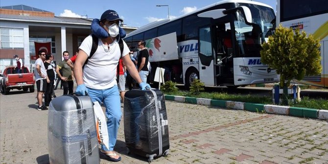 Muş'ta karantina süresi dolan 107 kişi memleketlerine uğurlandı