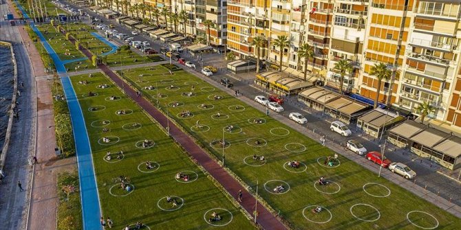 İzmir'de yeşil alanlarda 'çemberli sosyal mesafe' dönemi