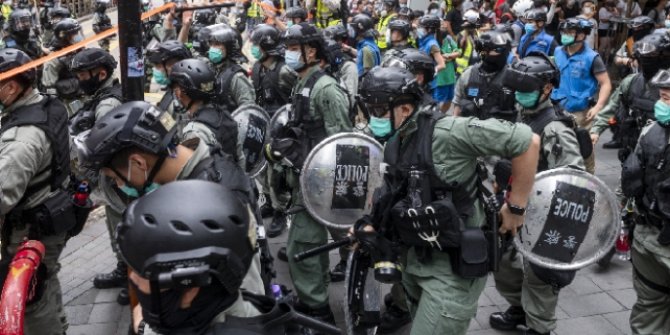 Hong Kong'da yeni güvenlik yasası girişimi protestosu: 120 gözaltı