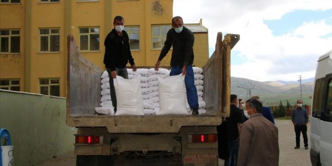 Kayseri'de öğrenci ve öğretmenlerin katkısıyla alınan 445 torba un dağıtıldı