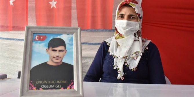 Diyarbakır annelerinden Küçükdağ: Oğlum beni görüyorsan sesimi duyuyorsan sen de çık gel