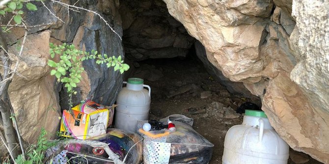 Siirt'te PKK'lı teröristlere ait yaşam malzemesi ele geçirildi