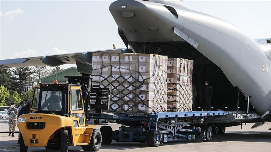 Tıbbi yardım malzemesi taşıyan TSK'ye ait uçak Nijer'e indi