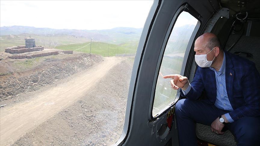 İçişleri Bakanı Soylu Türkiye-İran sınır duvarını inceledi