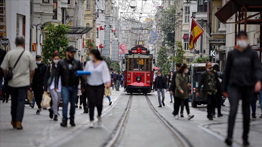 İstanbul'da ticaret ve turizm merkezleri hareketlenmeye başladı